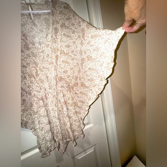 Lush Soft Patterned sage cream brown romper. Size Medium. VGUC. - Picture 5 of 14